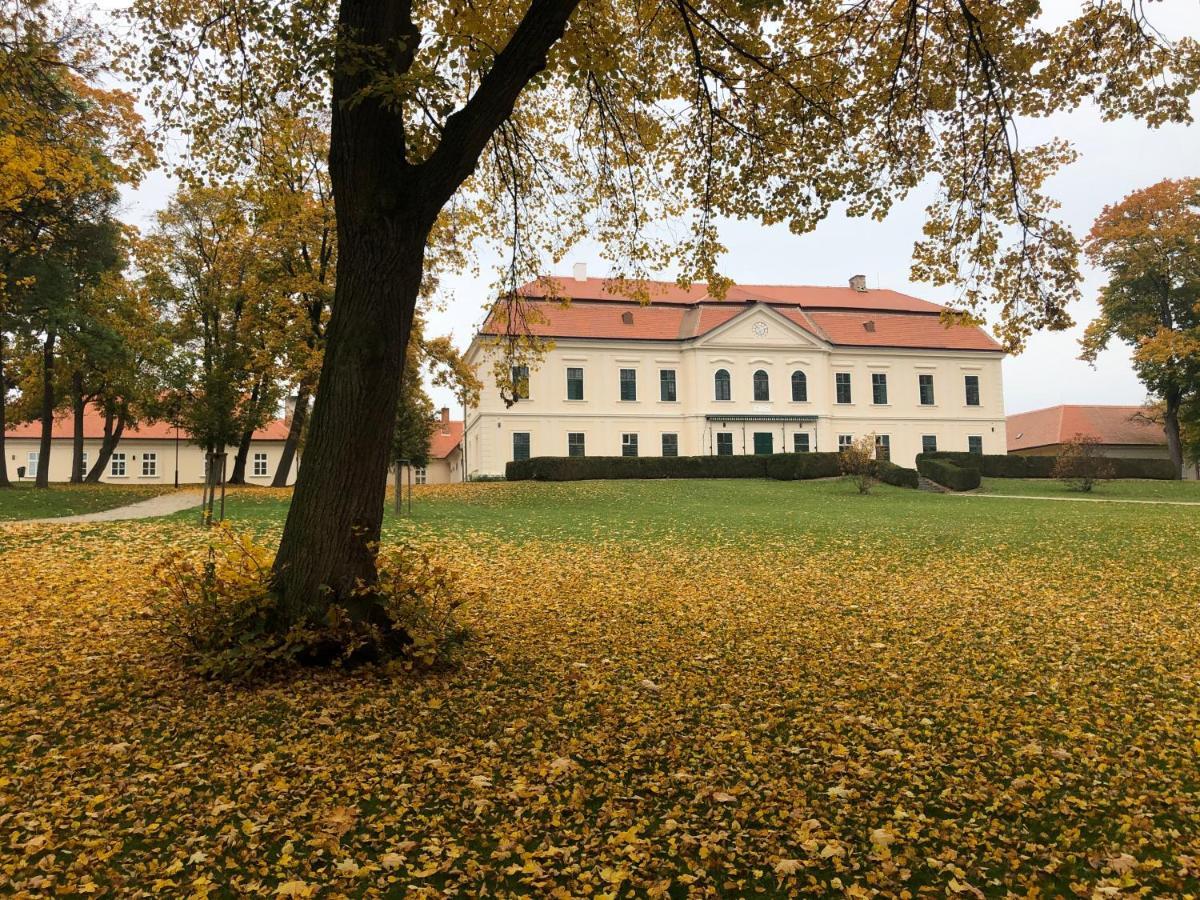 Zámek Dukovany Hotel Exterior foto